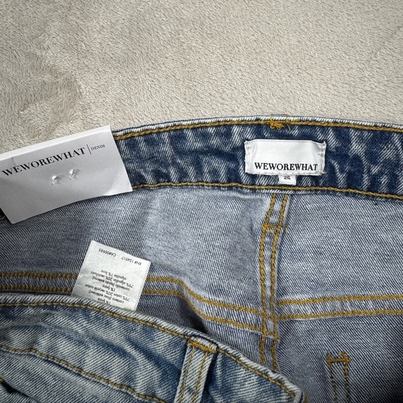 NWT WeWoreWhat Low Rise Rolled Light Vintage Distressed Denim Jean Shorts 26 - Picture 15 of 16